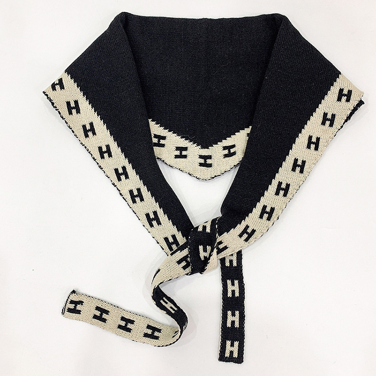 Letter pattern knitted warm triangle scarf