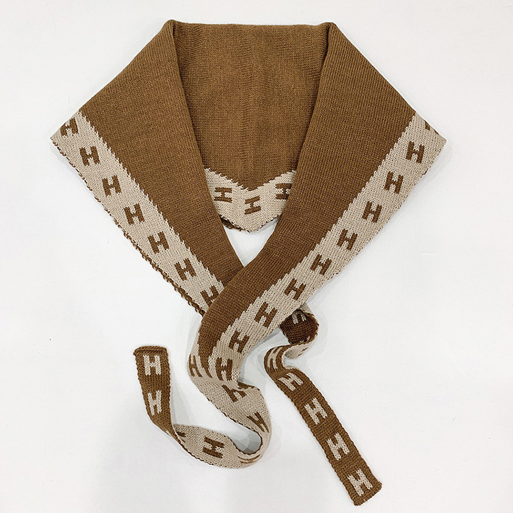 Letter pattern knitted warm triangle scarf