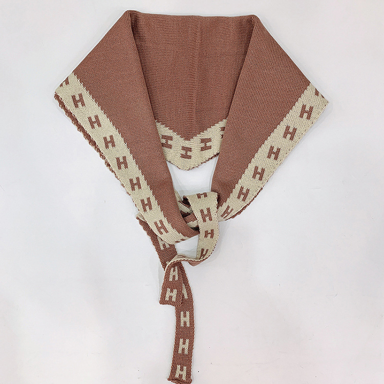 Letter pattern knitted warm triangle scarf