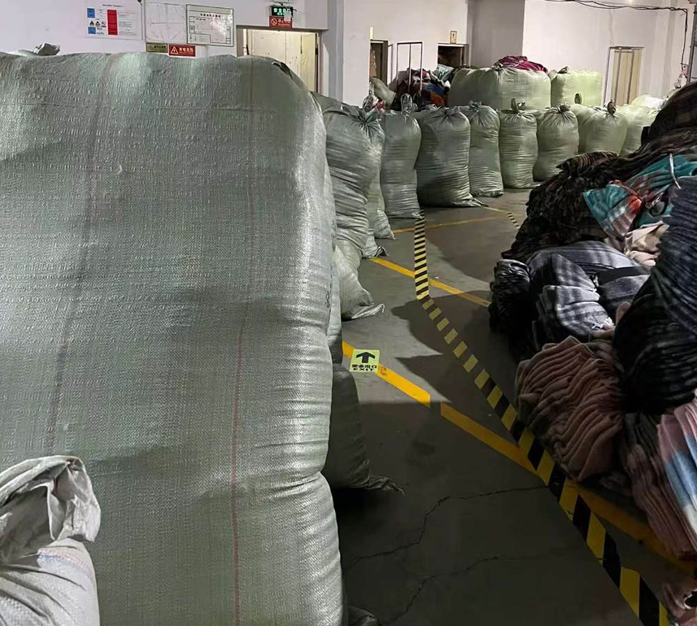 5000 Woolen Scarves Packed Shipped to US