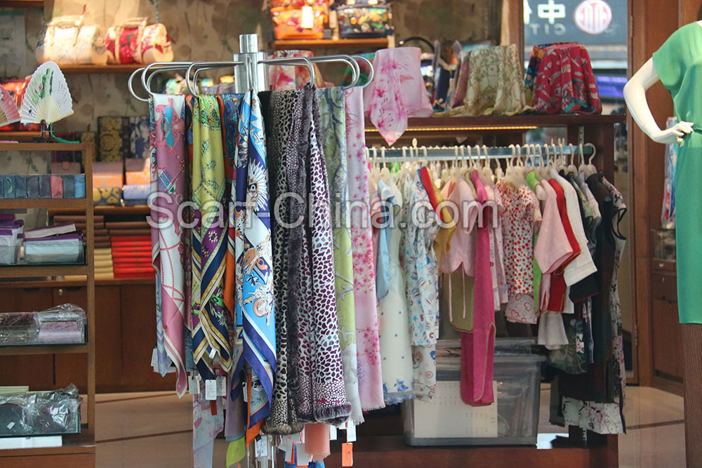 Congratulations on the opening of the silk clothing store