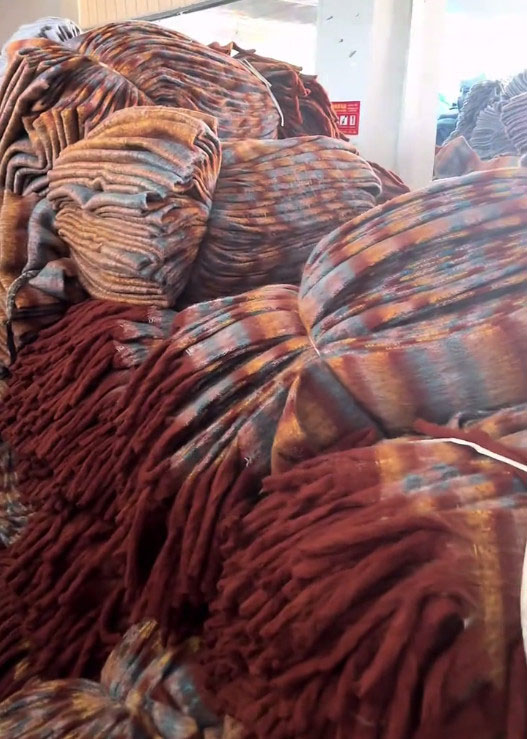 6000 Knitted Plaid Scarves From Factory to US Shipping