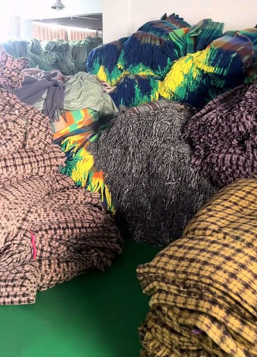 6000 Knitted Plaid Scarves From Factory to US Shipping
