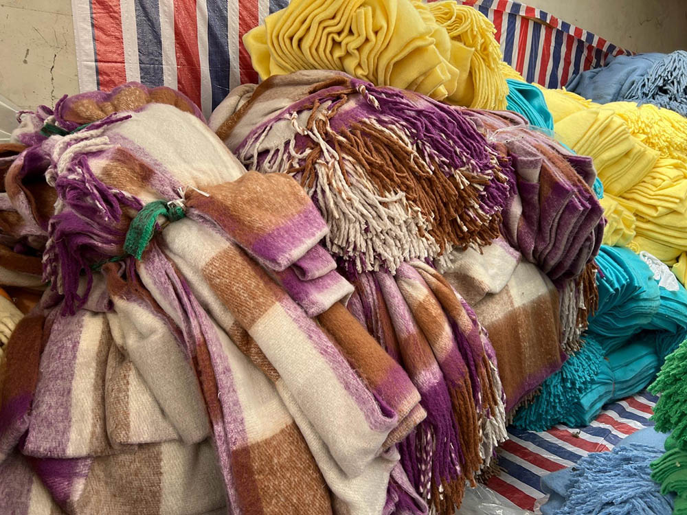6000 cashmere scarves shipped to Canada scarf wholesale stores