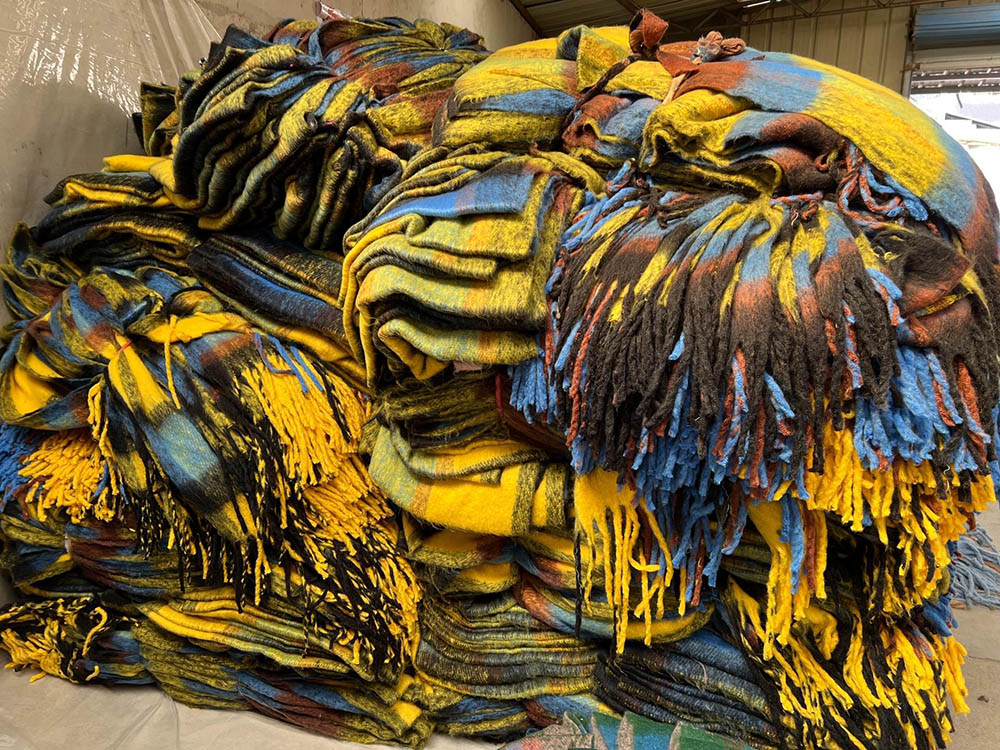 6000 cashmere scarves shipped to Canada scarf wholesale stores