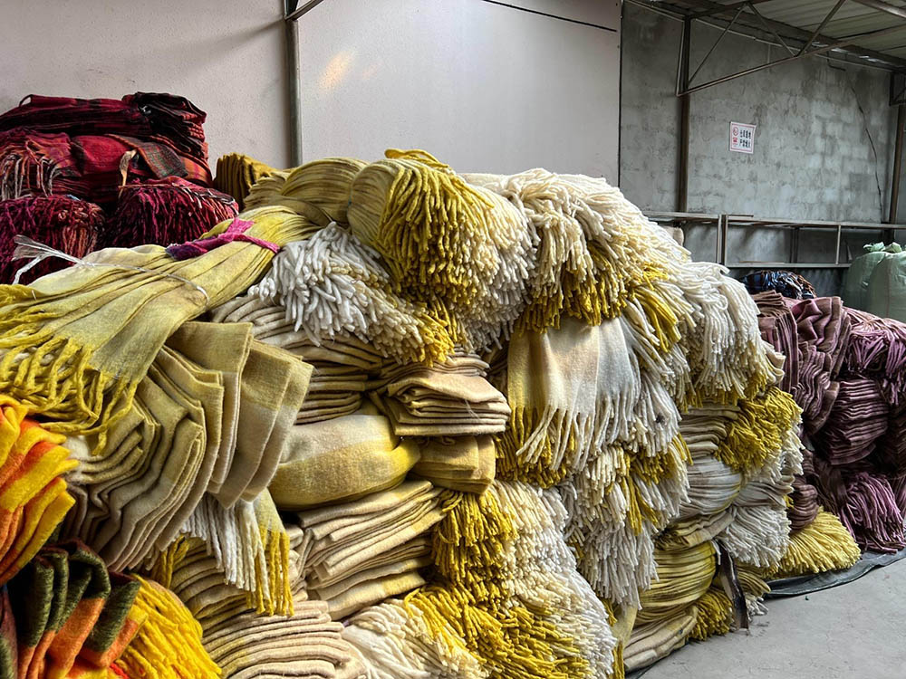 6000 cashmere scarves shipped to Canada scarf wholesale stores