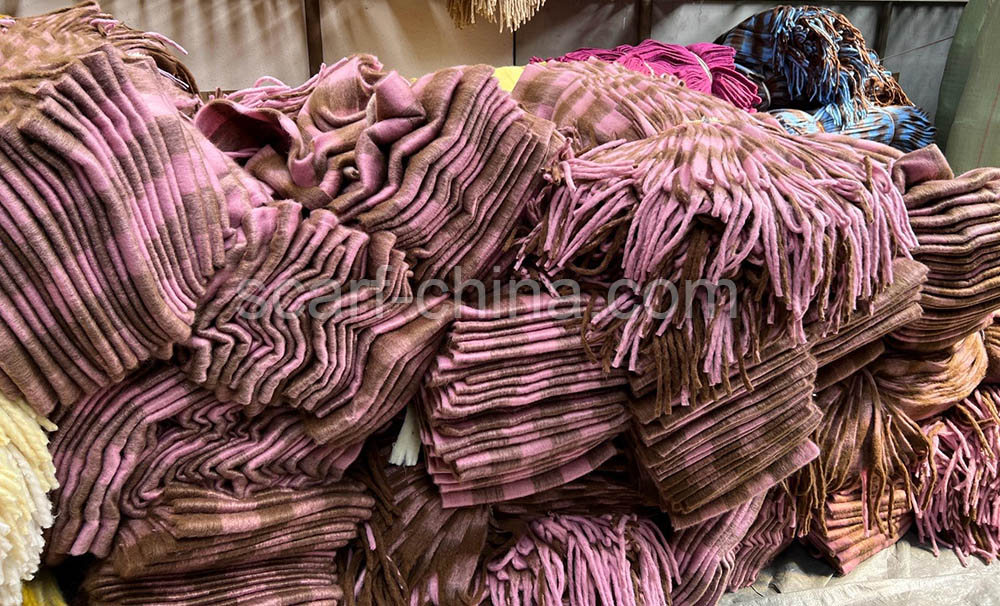 3000 knitted scarves shipped to Kenyan scarf shop