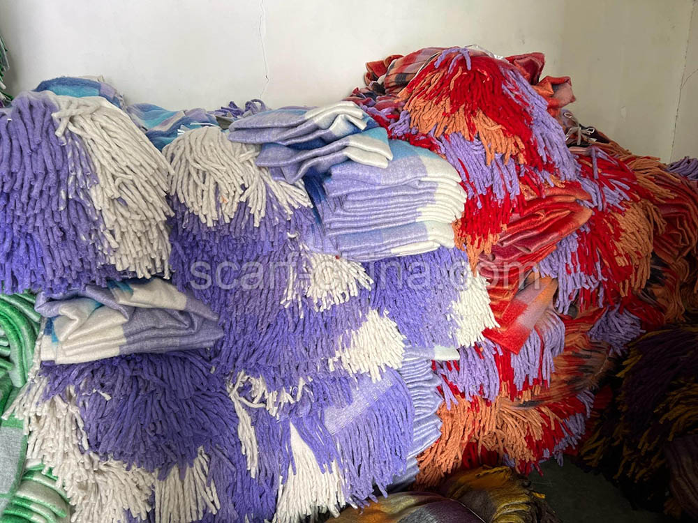 3000 knitted scarves shipped to Kenyan scarf shop