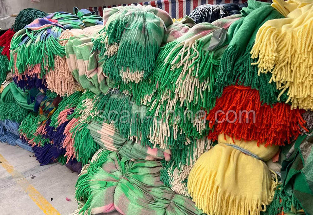 2500 cashmere scarf shipped to American scarf wholesale stores