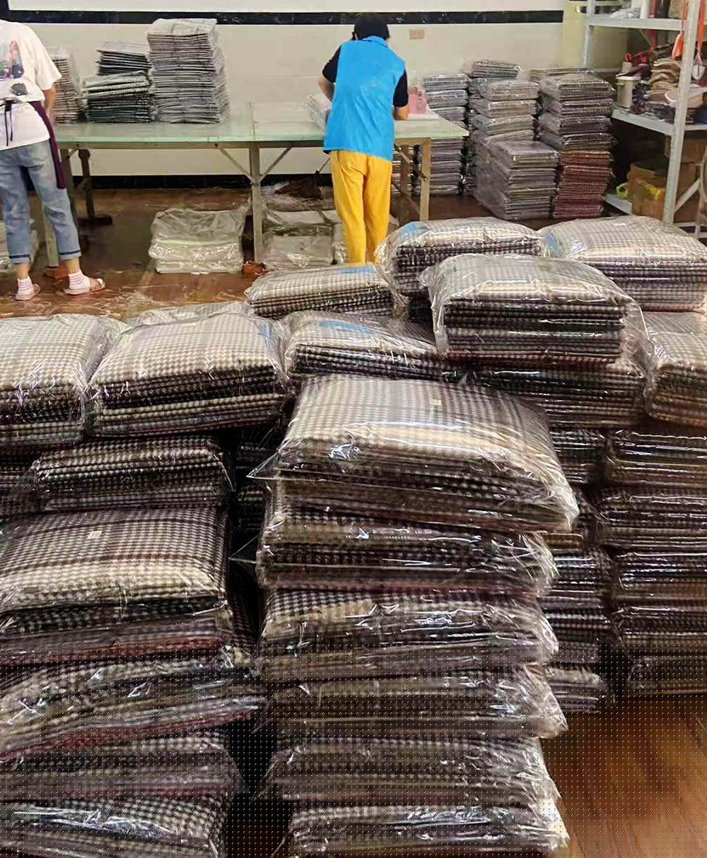 3500 cashmere plaid scarves shipped to American scarf stores