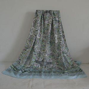 Female circle geometrical design scarf