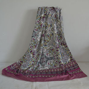 Female circle geometrical design scarf
