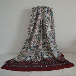 Female circle geometrical design scarf