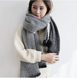 Small geometric imitation cashmere scarf