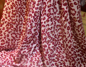 Female lip print pattern wood scarf wholesale