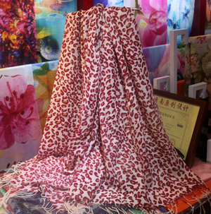 Female lip print pattern wood scarf wholesale