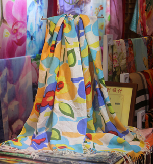 Female sunflower pattern wood scarf wholesale
