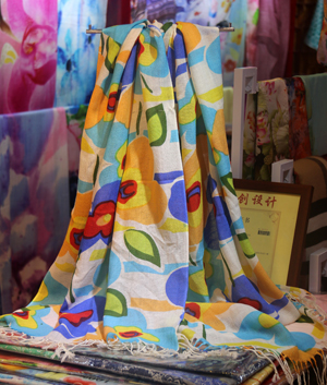 Female sunflower pattern wood scarf wholesale