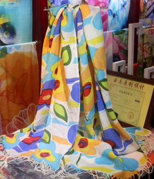 Female sunflower pattern wood scarf wholesale