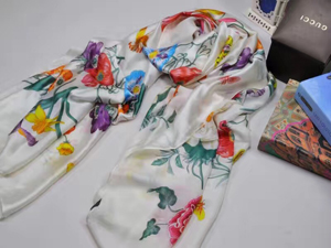 Female fresh flower pattern silk scarf wholesale
