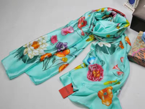 Female fresh flower pattern silk scarf wholesale