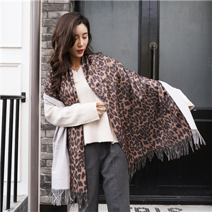 Wholesale leopard pattern tassel cashmere scarf