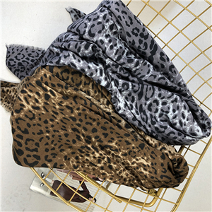 China cheap leopard cotton scarf