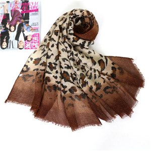 Color matching hairy Muslim rumpled leopard scarf