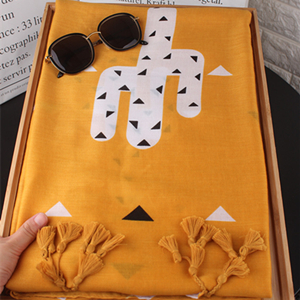 Wholesale yellow triangle geometry tassel sunscreen scarf