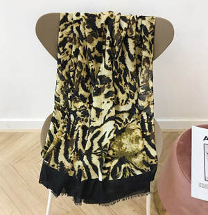 Wholesale Leopard cotton scarf woman fringed shawl