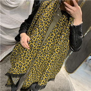 Wholesale cashmere leopard print scarf