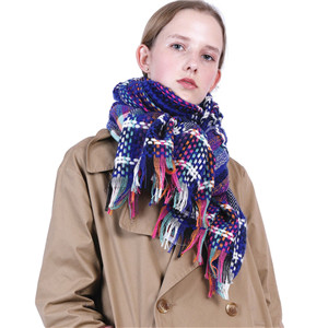 Wholesale color lattice cashmere tassel scarf