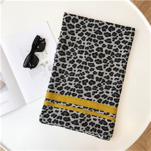 Wholesale color matching leopard cotton decorative scarf
