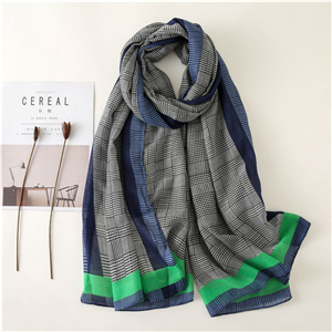 Small plaid pattern fringed cotton scarf