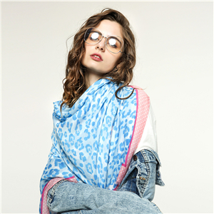 Wholesale color strip leopard print sunscreen scarf