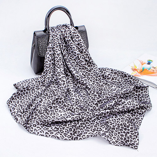 Wholesale 90cm printed leopard print square scarf