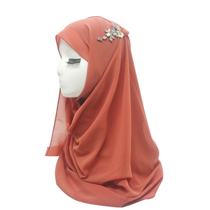 Wholesale handmade rhinestone pearl solid color chiffon Muslim scarf