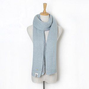 Winter knitted wool pineapple scarf