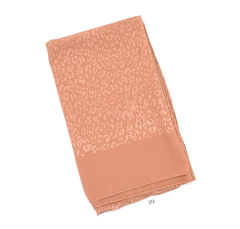 Popular leopard embossed pearl chiffon scarf and scarf are exclusively for wholesale
