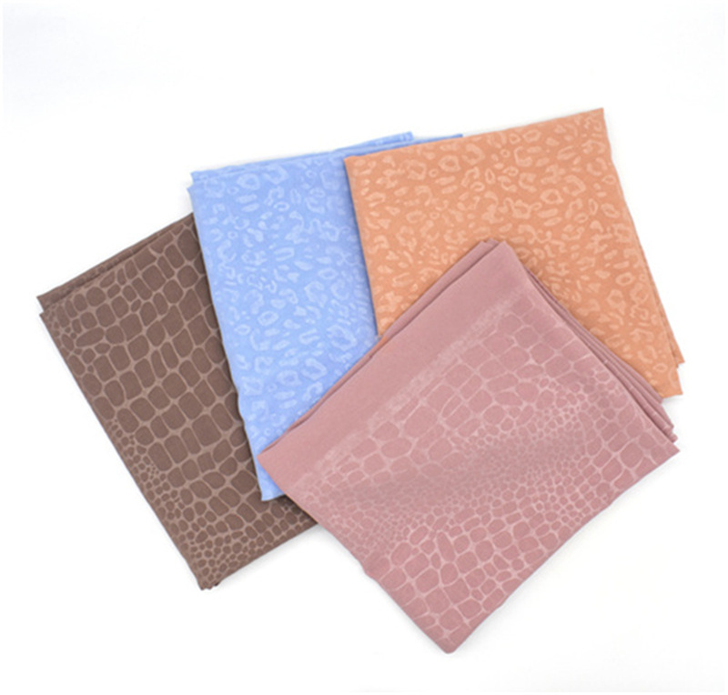 Popular leopard embossed pearl chiffon scarf and scarf are exclusively for wholesale