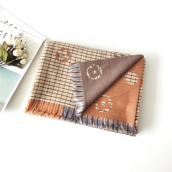 Wholesale double sided jacquard clover shawl warm scarf supplier