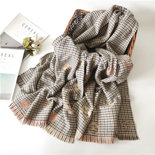 Wholesale double sided jacquard clover shawl warm scarf supplier