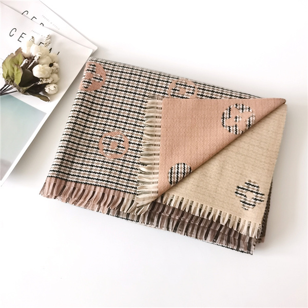 Wholesale double sided jacquard clover shawl warm scarf supplier