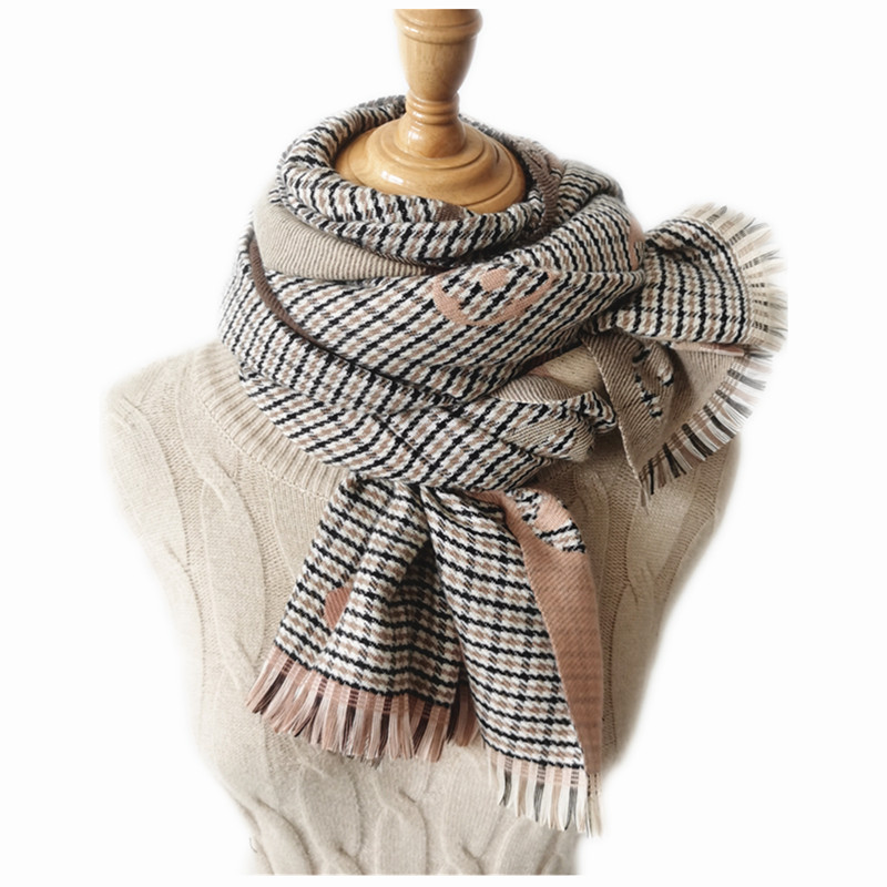 Wholesale double sided jacquard clover shawl warm scarf supplier