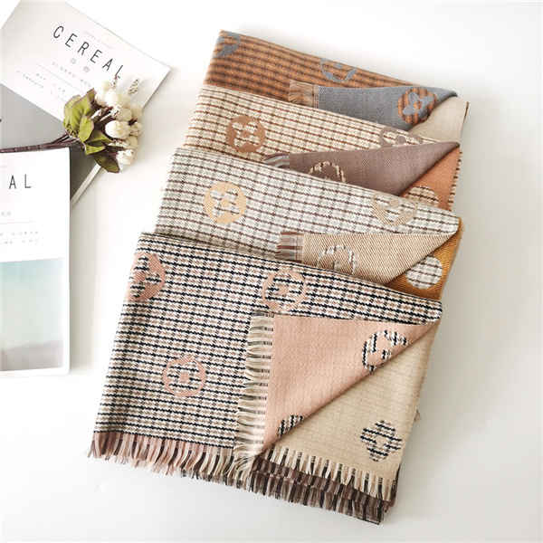 Wholesale double sided jacquard clover shawl warm scarf supplier