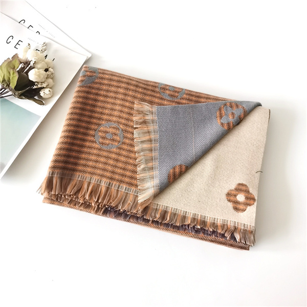 Wholesale double sided jacquard clover shawl warm scarf supplier