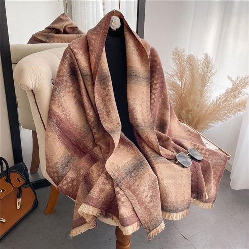 Wholesale of new cashmere scarves for women with thickened warm necklaces