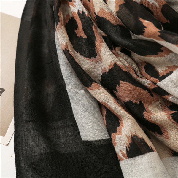 Spring and summer cotton linen scarf female frame leopard pattern tassel beach towel wholesale