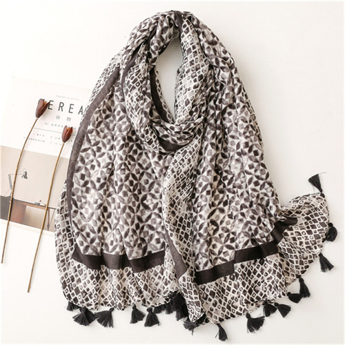 Cotton linen Satin scarves geometric four leaf flower scarves sunscreen scarves wholesale