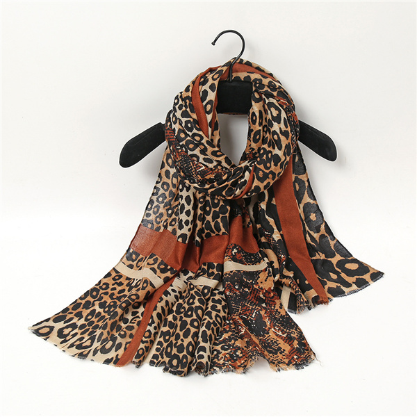Classic leopard pattern patchwork warm shawl fashionable scarf for women wholesale
